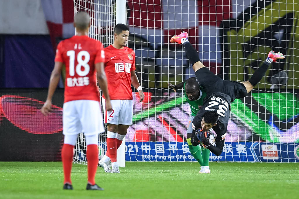 包含今夜意甲焦点战;广州队内部沟通;悬念犹存;轮换策略成焦点的词条 包含今夜意甲焦点战;广州队内部沟通;悬念犹存;轮换策略成焦点的词条