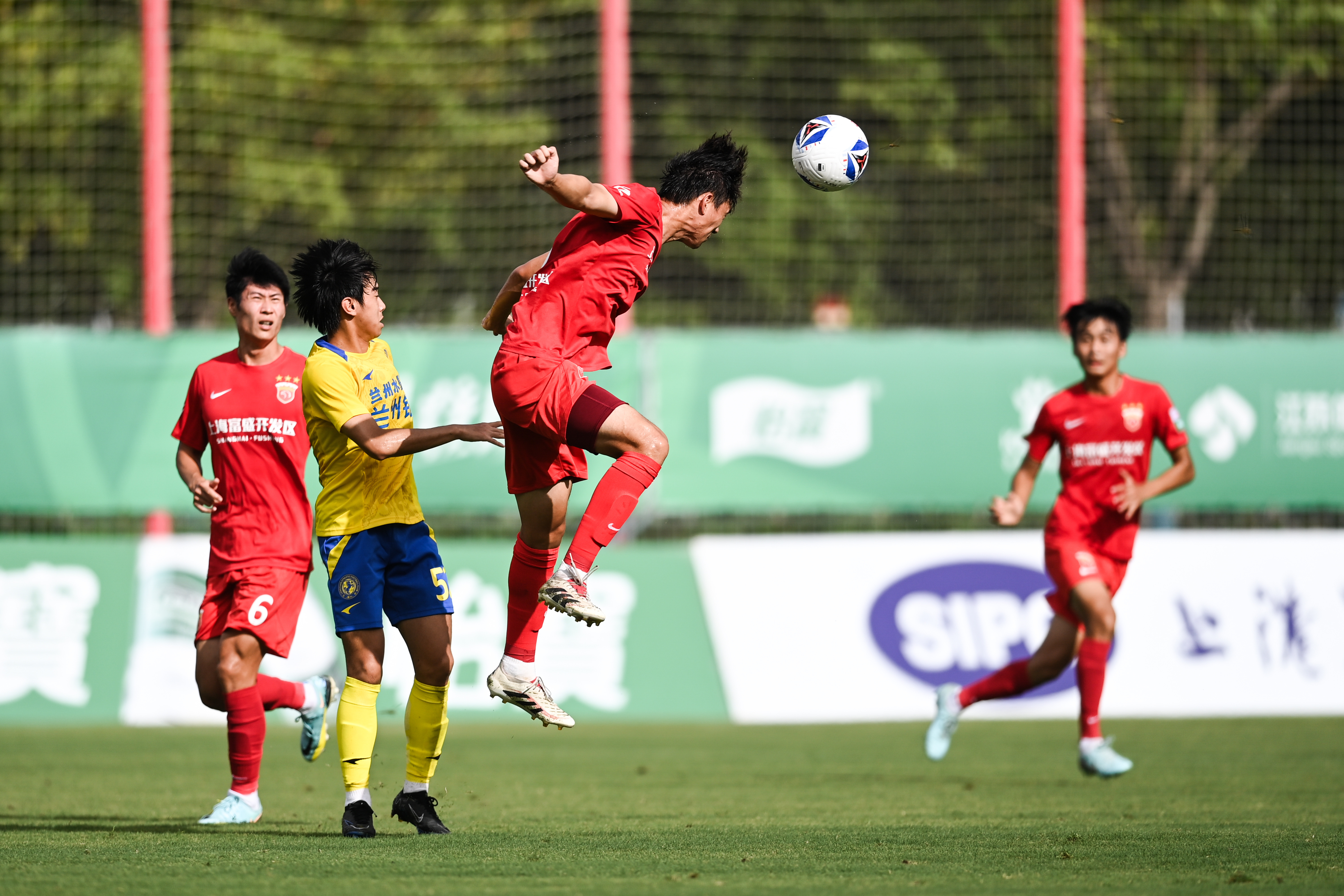上海久事训练开放日，冲刺阶段门线救险引欢呼，亚冠在即，年轻球员得到机会的简单介绍