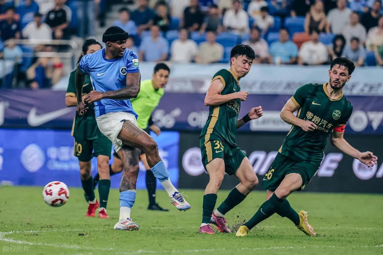 国际比赛日中超焦点战，多特蒙德回应争议，球迷炸锅，赛季目标并未改变的简单介绍